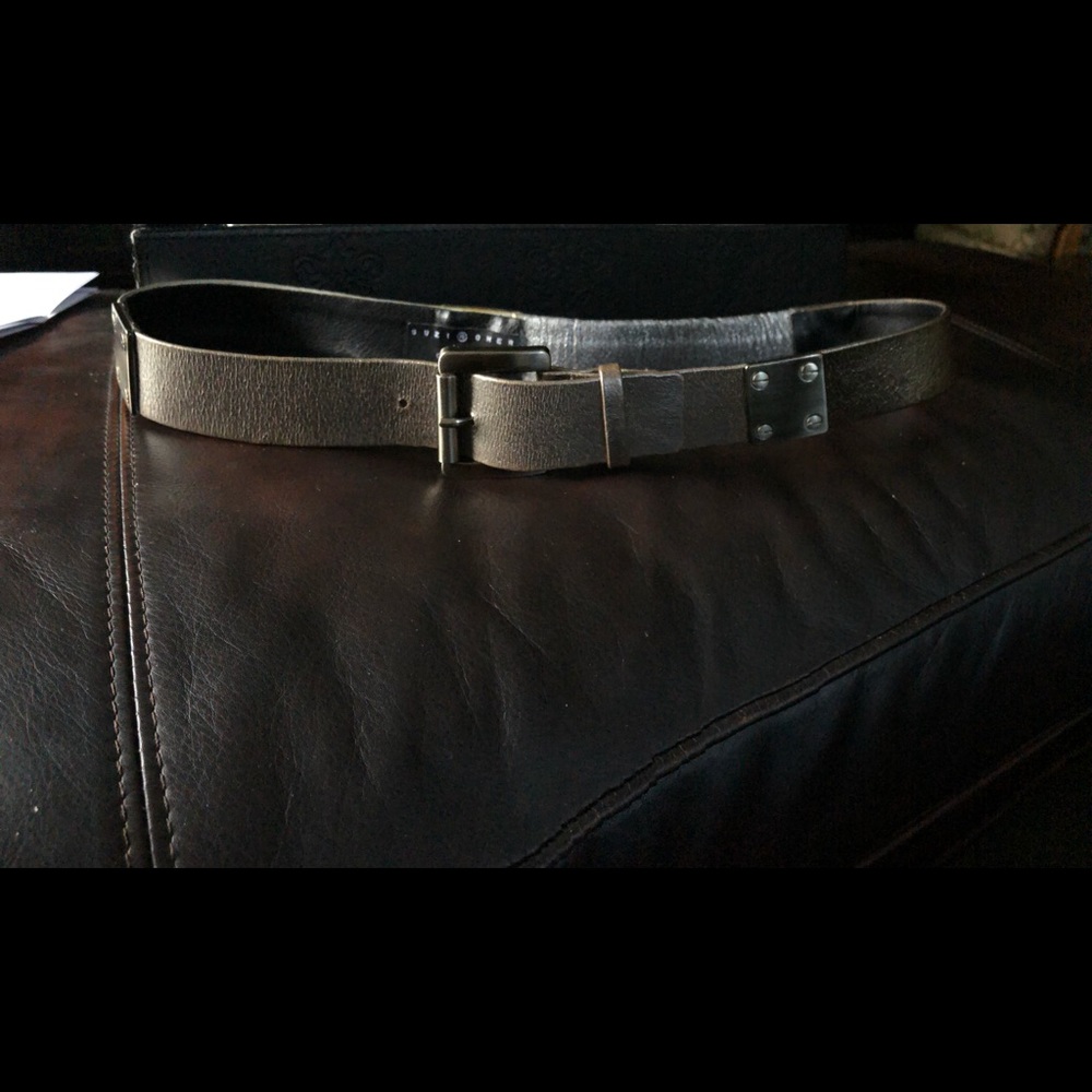 Suzi Roher belt